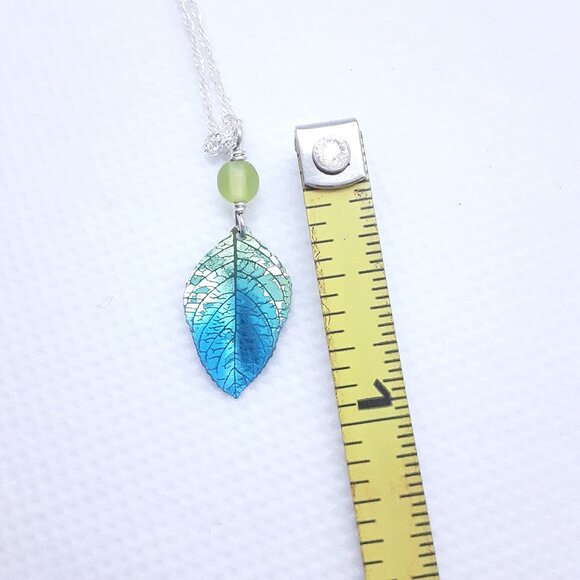 New Holly Yashi leaf necklace - Picture 7 of 16